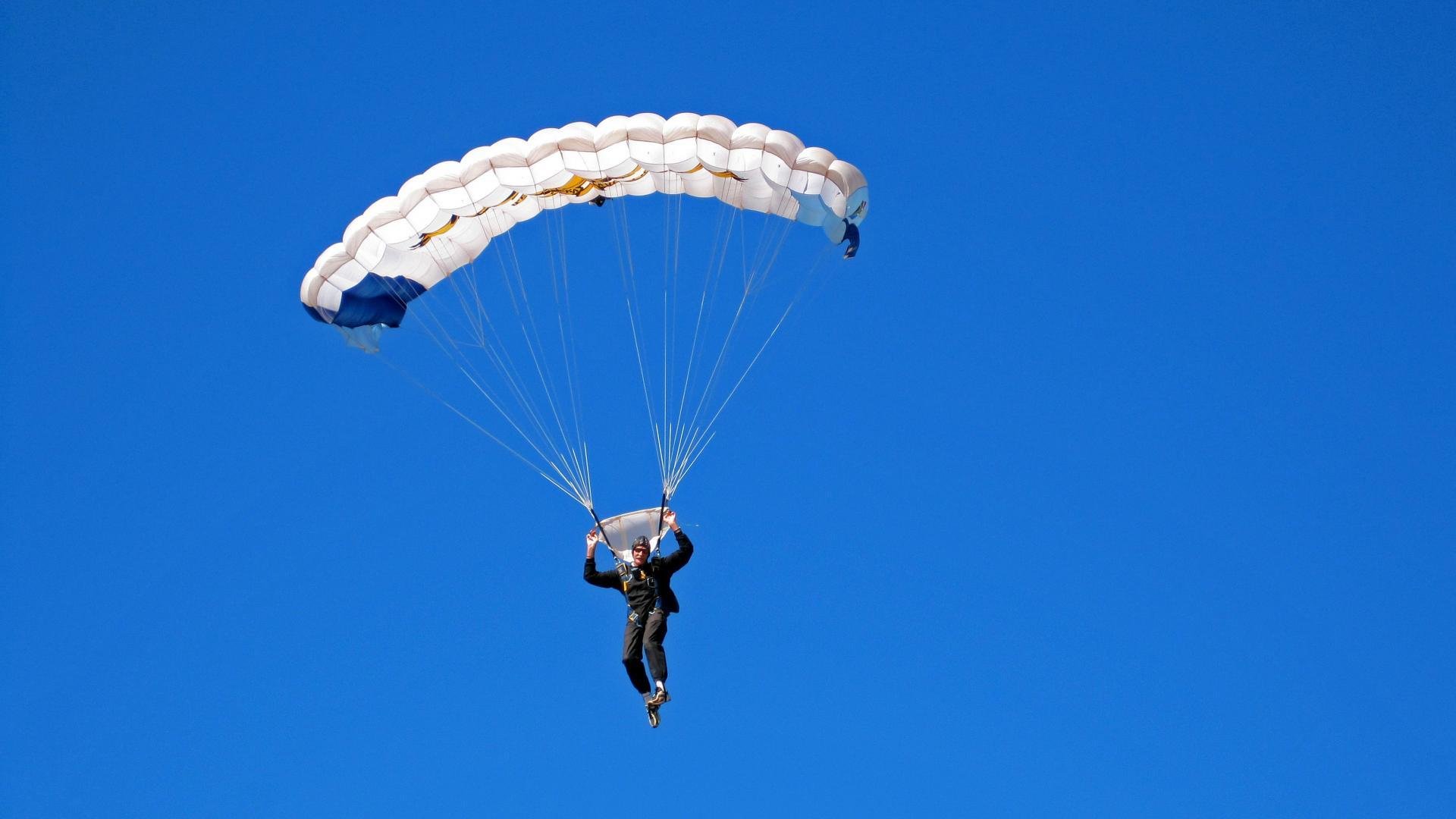 蝶泳初赛突尼斯新秀表现不俗，最新蝶泳视频