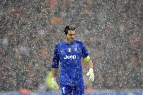 爱游戏综合娱乐-中国足球职业联赛赛程合理调整提升竞争力，我国职业足球联赛