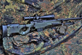 爱游戏官方主页-“英超领头羊迎战强敌，冠军争夺早已打响”，英超 冠军